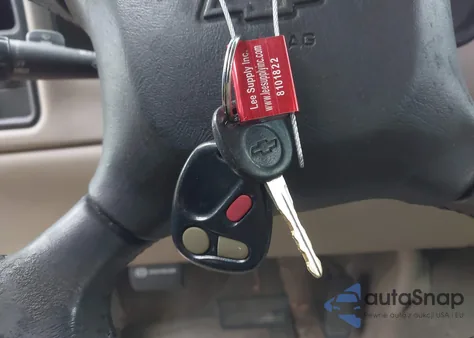 2002 Chevrolet Silverado 1500 Ls z USA, uszkodzony, nr VIN 2GCEC19V821194978